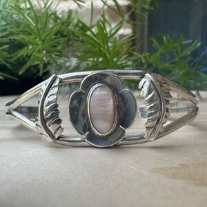 VTG Navajo Open Cuff Bracelet 6.25 Adjust‎ Shell Cab 925 Sterling Signed 11.2g